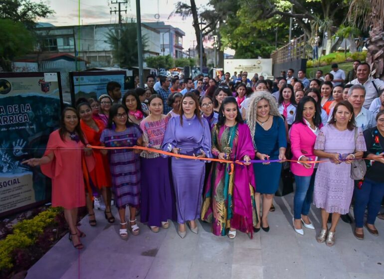 En alameda Francisco Granados Maldonado, inaugura presidenta Norma Otilia Hernándezexposición pictórica como un homenaje a la lucha y reconocimiento de las mujeres