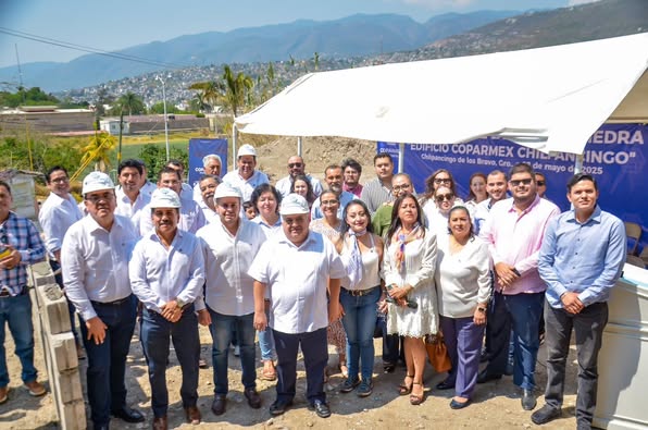Presidente Municipal Gustavo Alarcón asiste a la colocación de la primer piedra de COPARMEX Chilpancingo