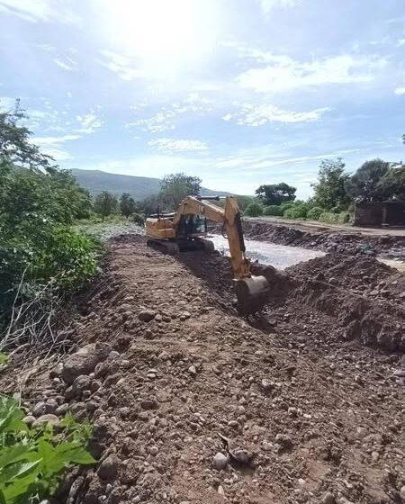 Ayuntamiento avanza con trabajos de rehabilitación en Tepechicotlán para prevenir inundaciones