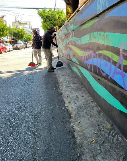 Trabajos de limpieza en el paso a desnivel