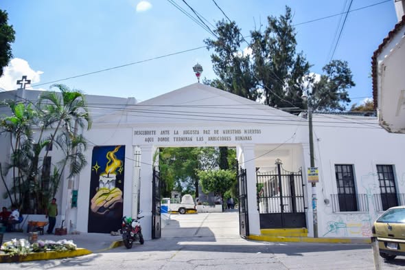 Gobierno de Chilpancingo refuerza acciones de mantenimiento y prevención en panteones rumbo al Día de Muertos.