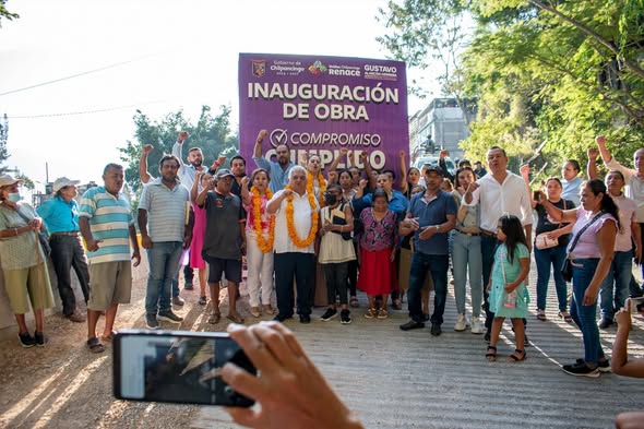 “Cumplió su palabra”: vecinos reconocen al alcalde Gustavo Alarcón por muro que protege a más de 800 familias en la colonia Flores Magón.