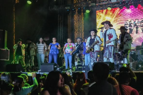 🎶✨ El Teatro del Pueblo se llenó de alegría y tradición ✨🎶