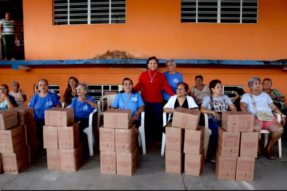 Entrega del programa de apoyo alimentario a personas adultas mayores